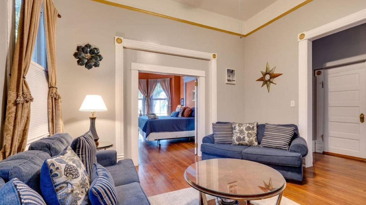 Elegant 2 Bed Directly On Forsyth Park Lägenhet Savannah Exteriör bild
