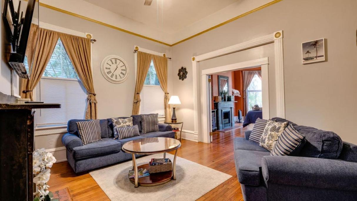Elegant 2 Bed Directly On Forsyth Park Lägenhet Savannah Exteriör bild