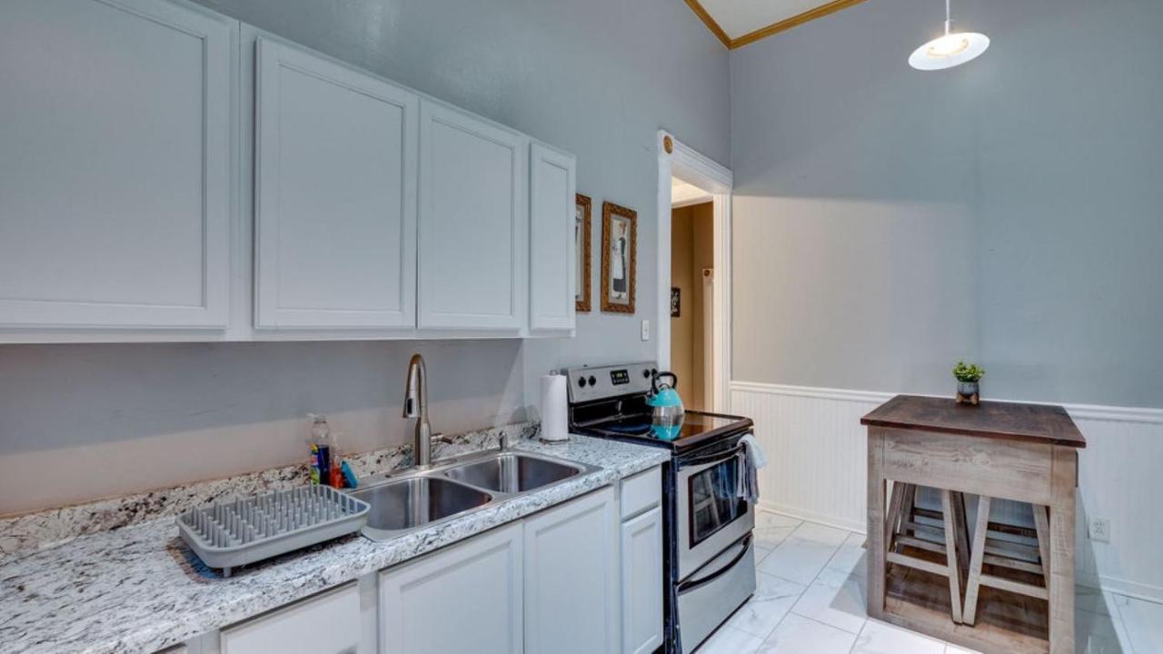 Elegant 2 Bed Directly On Forsyth Park Lägenhet Savannah Exteriör bild