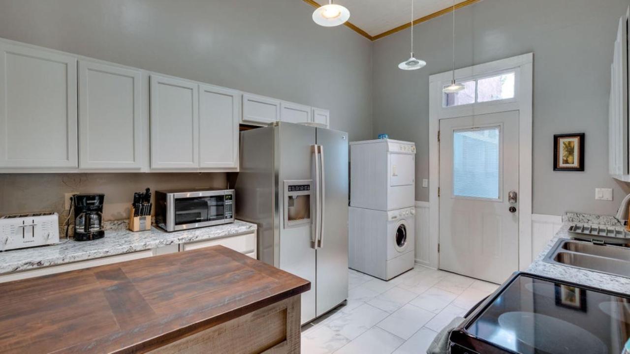 Elegant 2 Bed Directly On Forsyth Park Lägenhet Savannah Exteriör bild