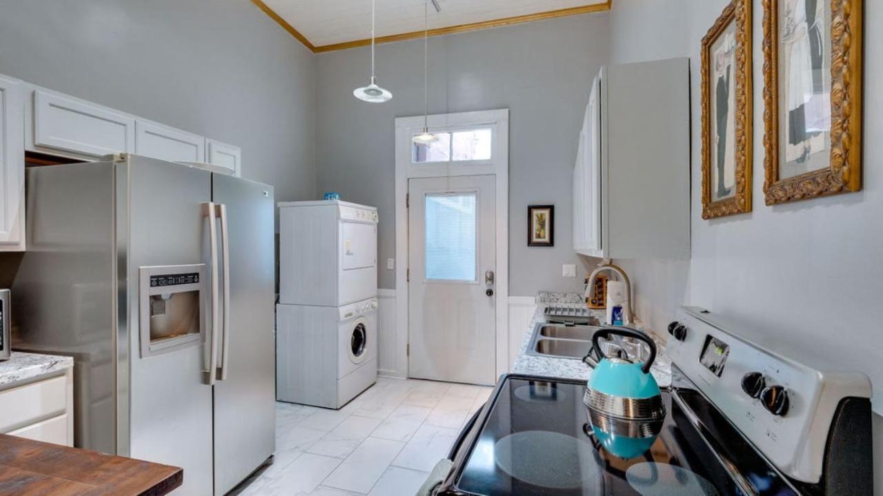Elegant 2 Bed Directly On Forsyth Park Lägenhet Savannah Exteriör bild