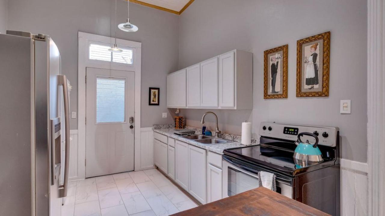 Elegant 2 Bed Directly On Forsyth Park Lägenhet Savannah Exteriör bild
