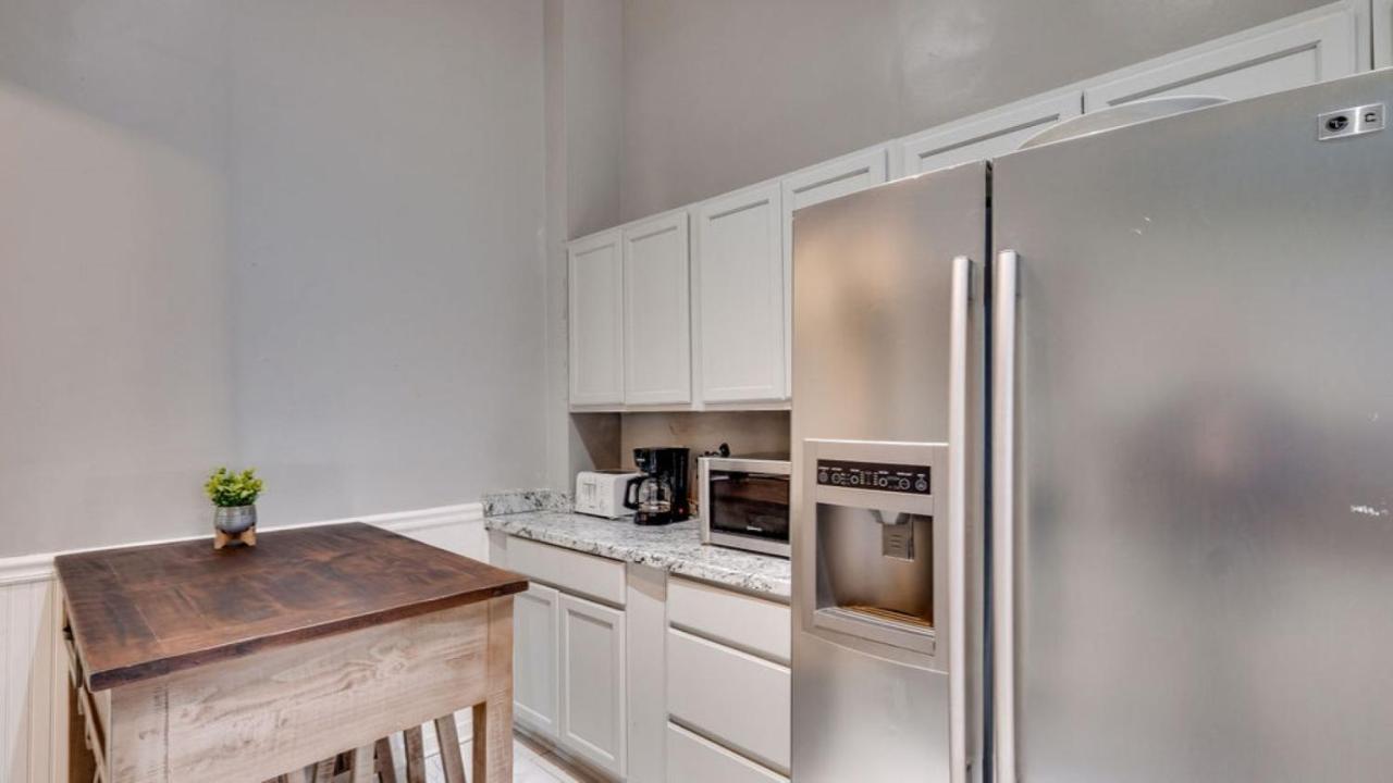 Elegant 2 Bed Directly On Forsyth Park Lägenhet Savannah Exteriör bild