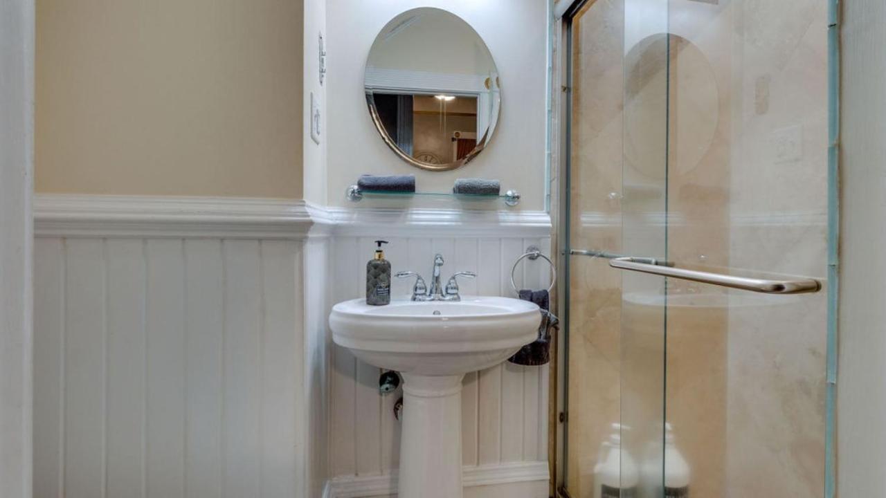 Elegant 2 Bed Directly On Forsyth Park Lägenhet Savannah Exteriör bild