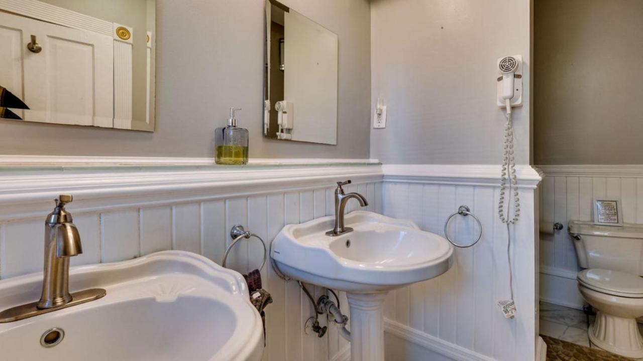 Elegant 2 Bed Directly On Forsyth Park Lägenhet Savannah Exteriör bild