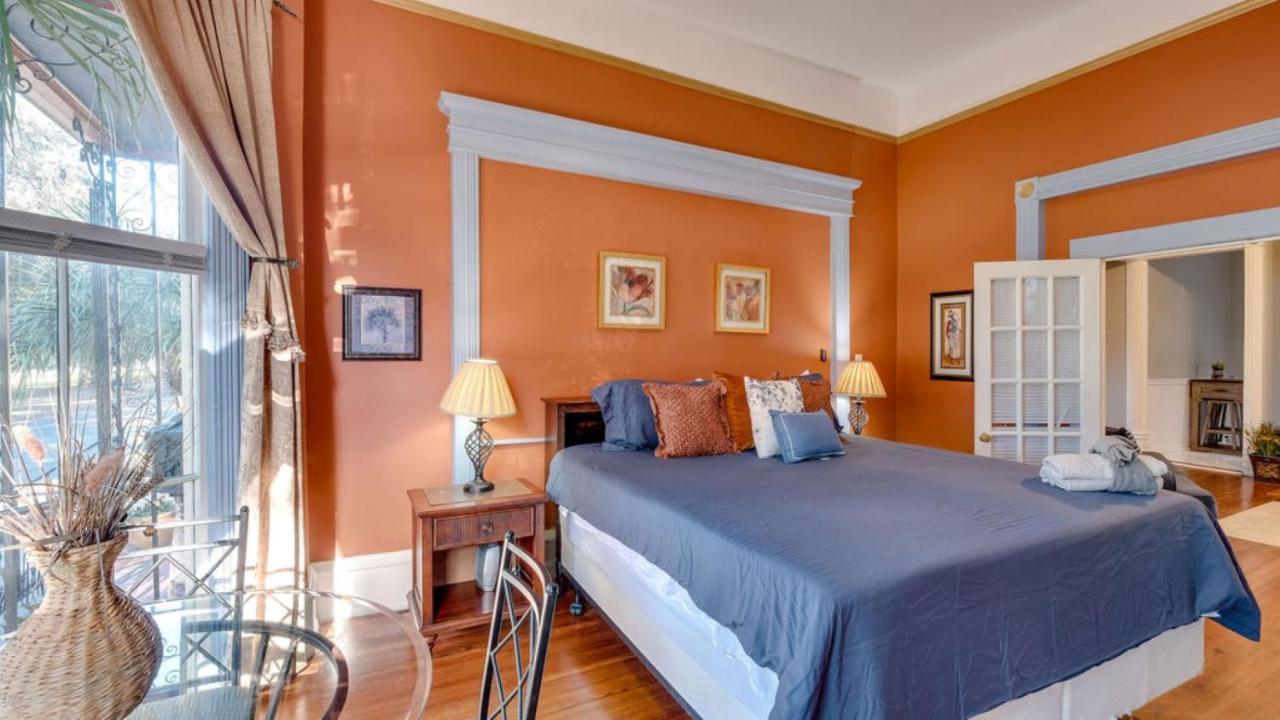 Elegant 2 Bed Directly On Forsyth Park Lägenhet Savannah Exteriör bild