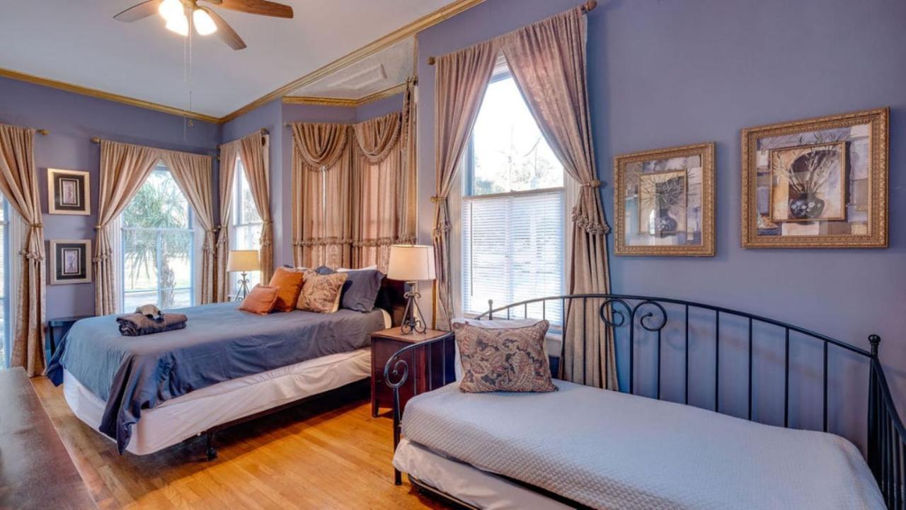 Elegant 2 Bed Directly On Forsyth Park Lägenhet Savannah Exteriör bild